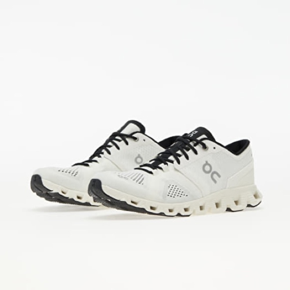 On Cloud Women’s Cloud X 3